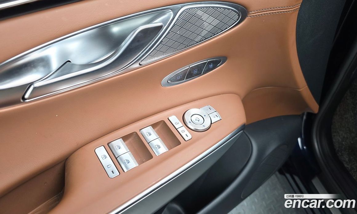 Genesis GV70 фото 37
