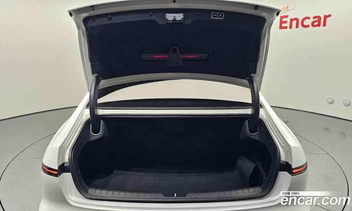 Hyundai Grandeur (GN7) фото 17