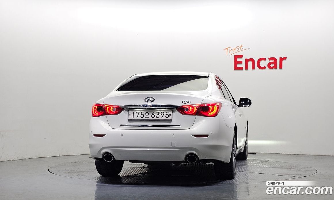 Infiniti Q50 фото 4