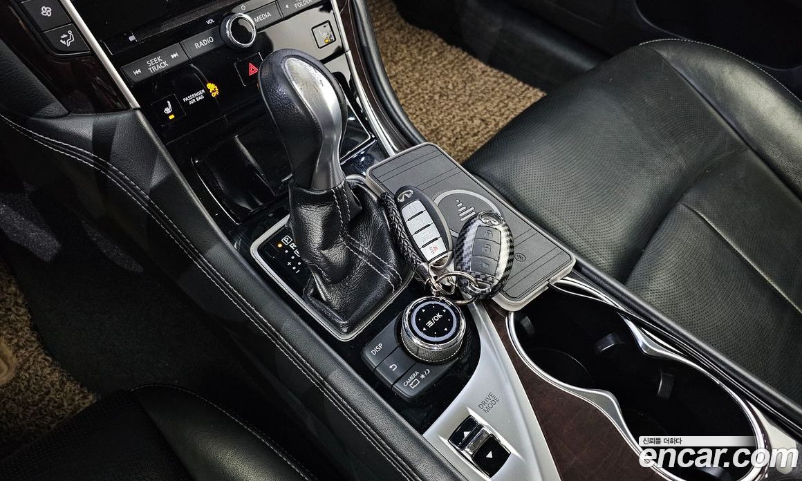 Infiniti Q50 фото 9