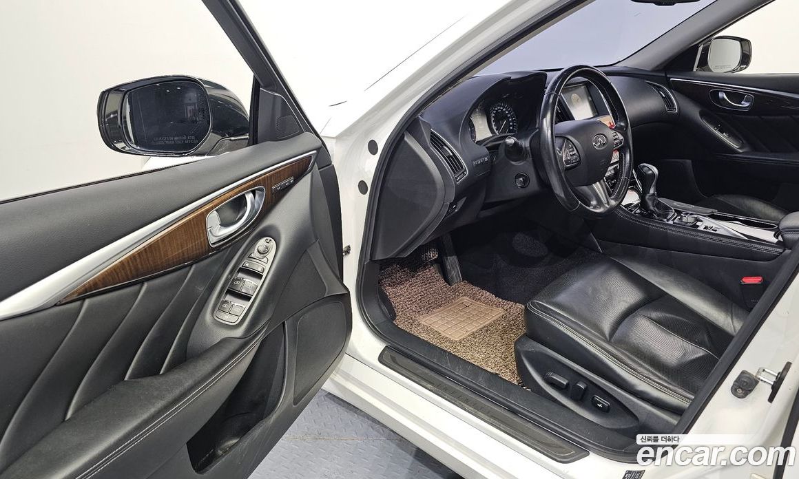 Infiniti Q50 фото 10