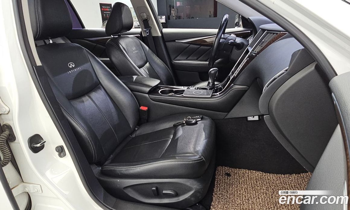 Infiniti Q50 фото 12