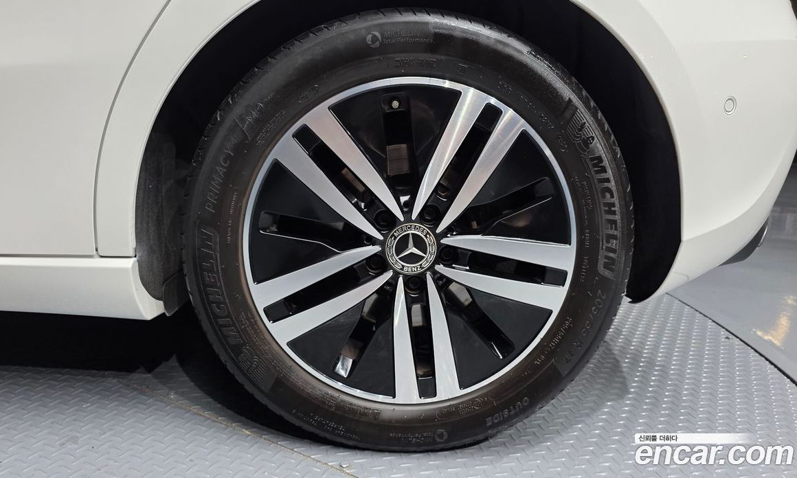 Mercedes-Benz A-Class W177 фото 32