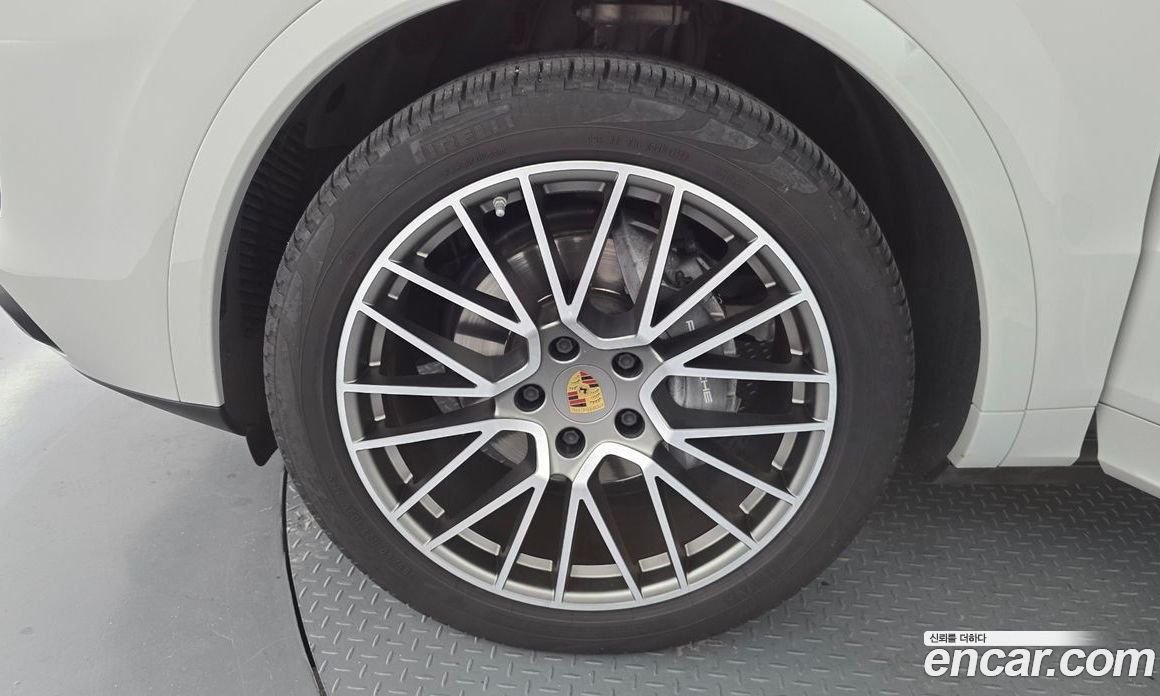 Porsche Cayenne 3rd Gen фото 4