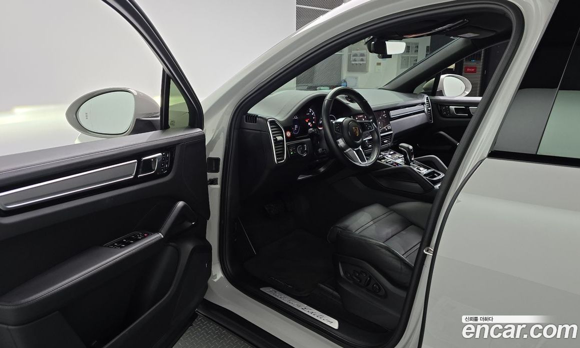 Porsche Cayenne 3rd Gen фото 9