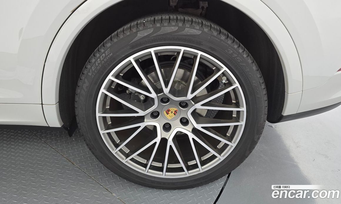 Porsche Cayenne 3rd Gen фото 21