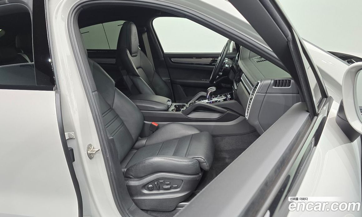 Porsche Cayenne 3rd Gen фото 26