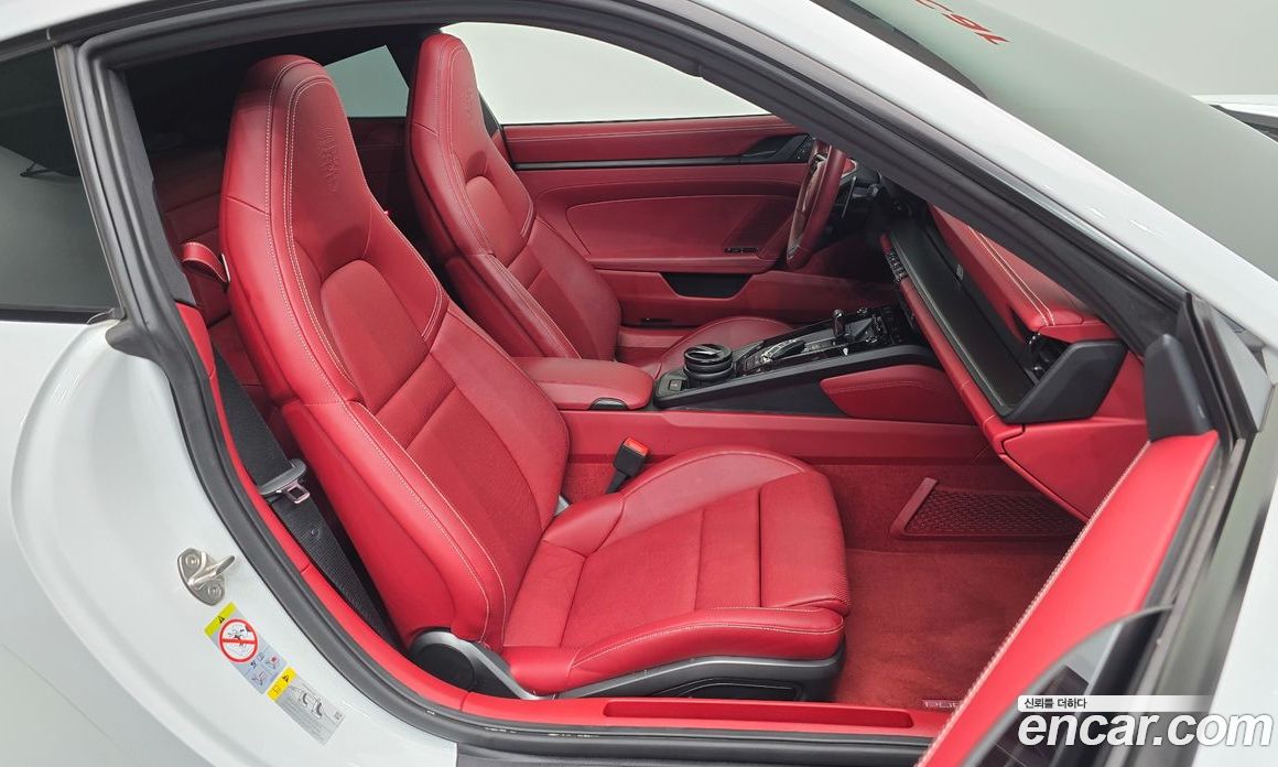 Porsche 911 (992) фото 26