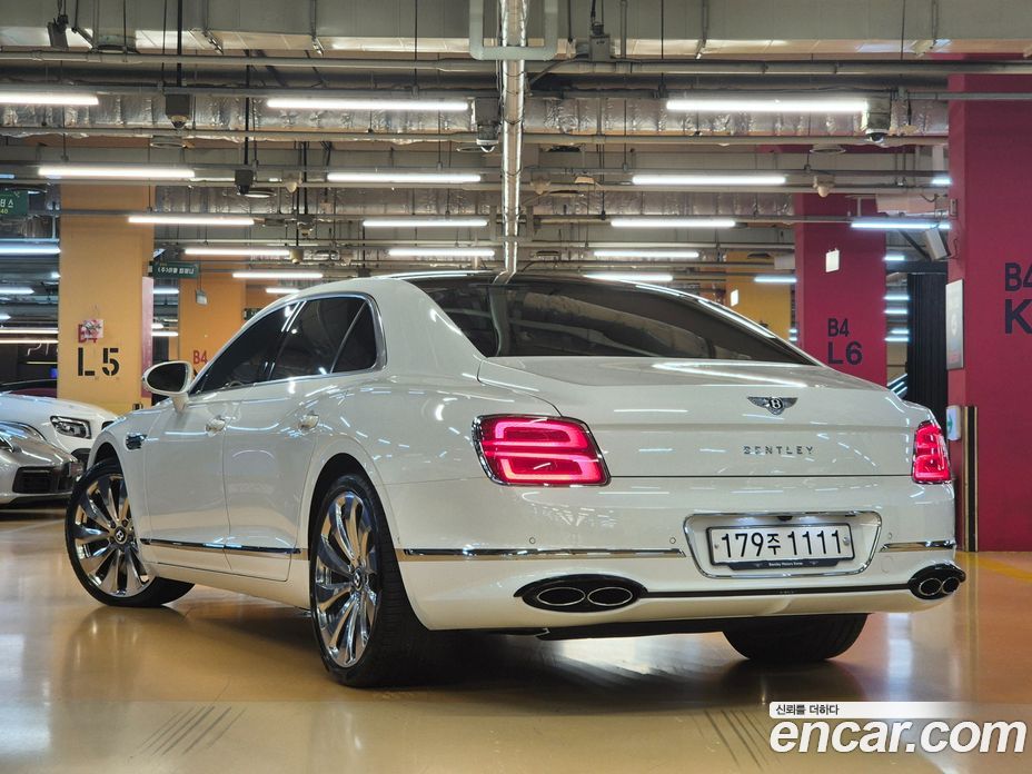 Bentley Flying Spur 3rd Gen фото 6