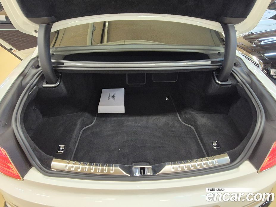 Bentley Flying Spur 3rd Gen фото 18