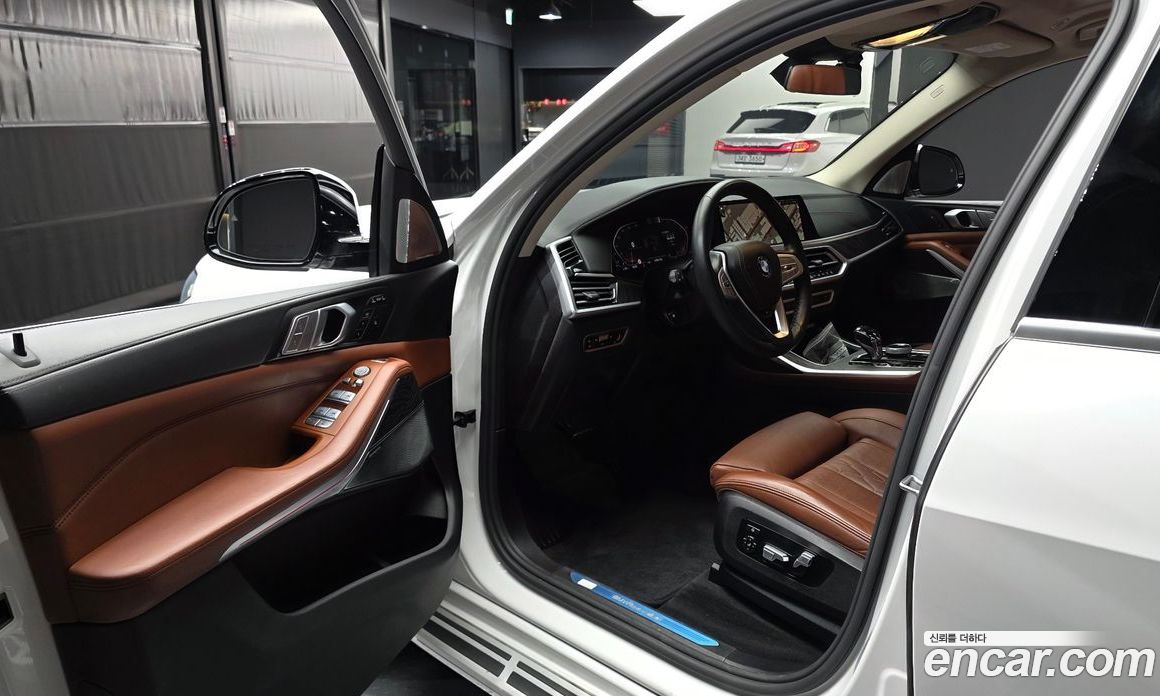 BMW X7 (G07) фото 10
