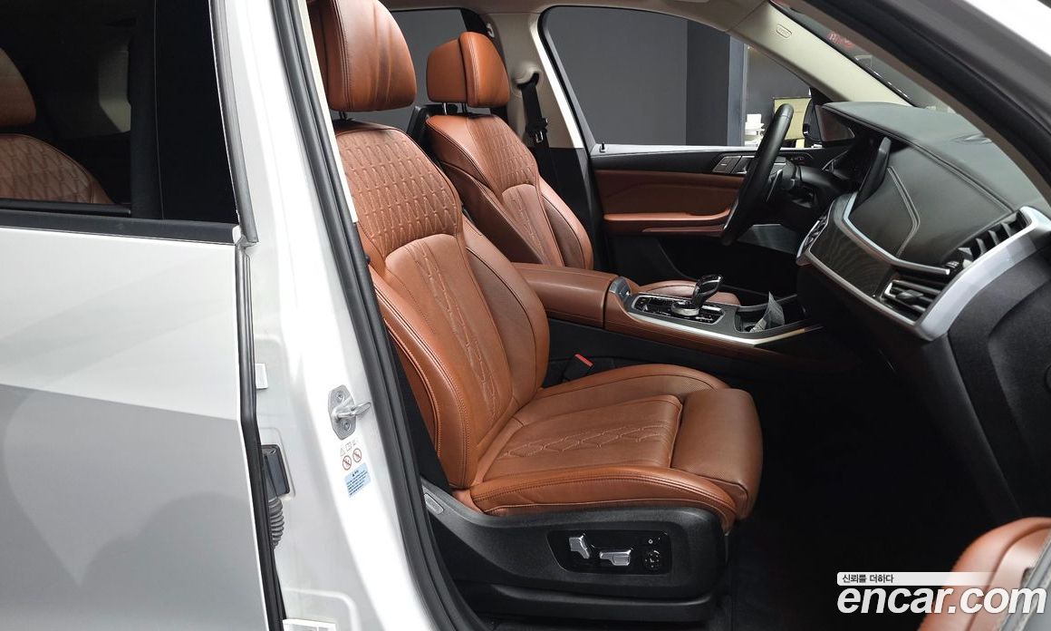 BMW X7 (G07) фото 11