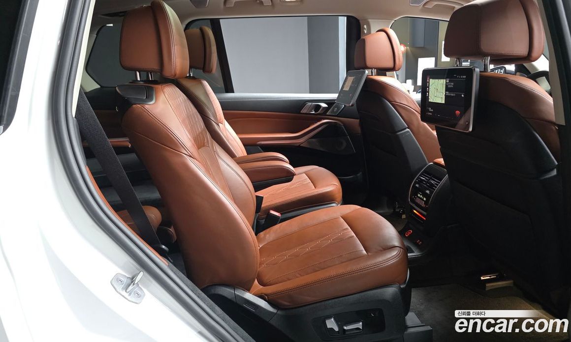 BMW X7 (G07) фото 12