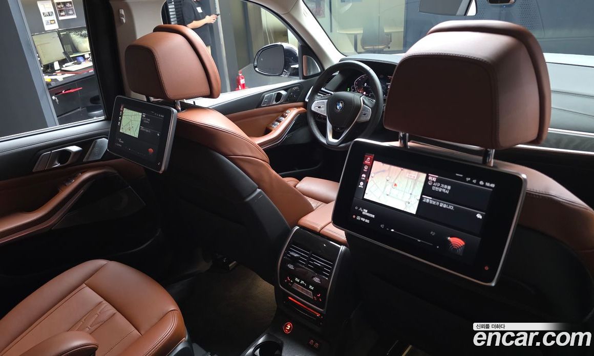 BMW X7 (G07) фото 19