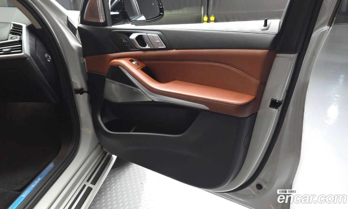 BMW X7 (G07) фото 24