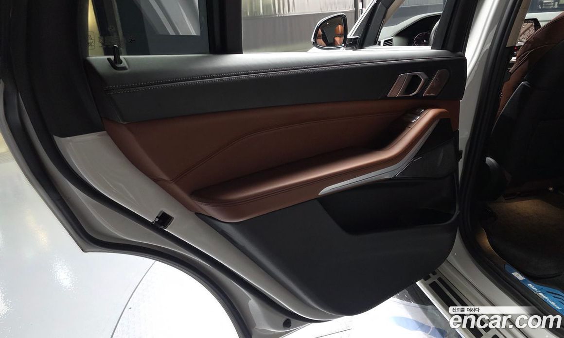 BMW X7 (G07) фото 25