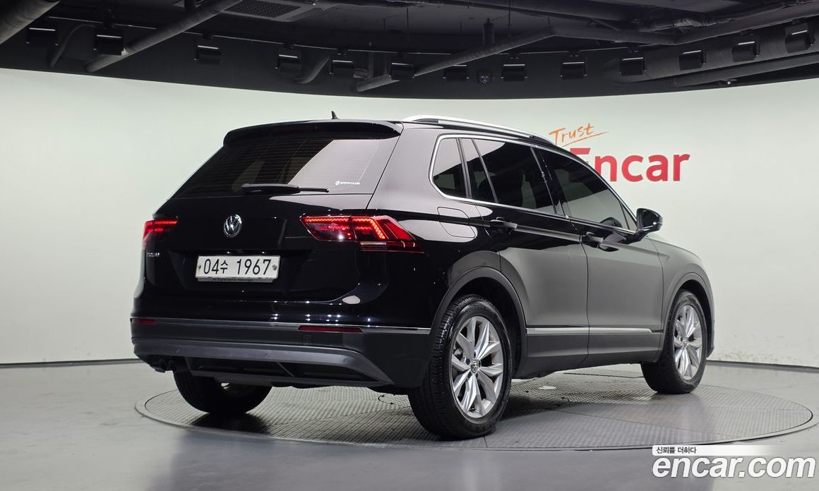 Volkswagen Tiguan 2nd Gen фото 2