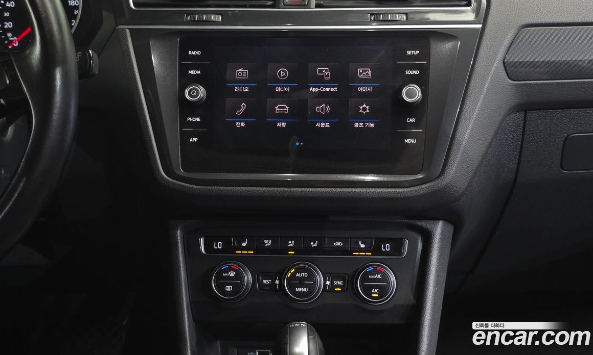 Volkswagen Tiguan 2nd Gen фото 13