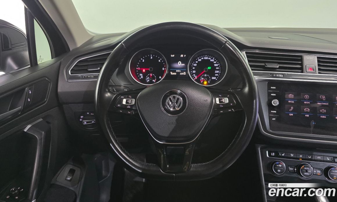 Volkswagen Tiguan 2nd Gen фото 14