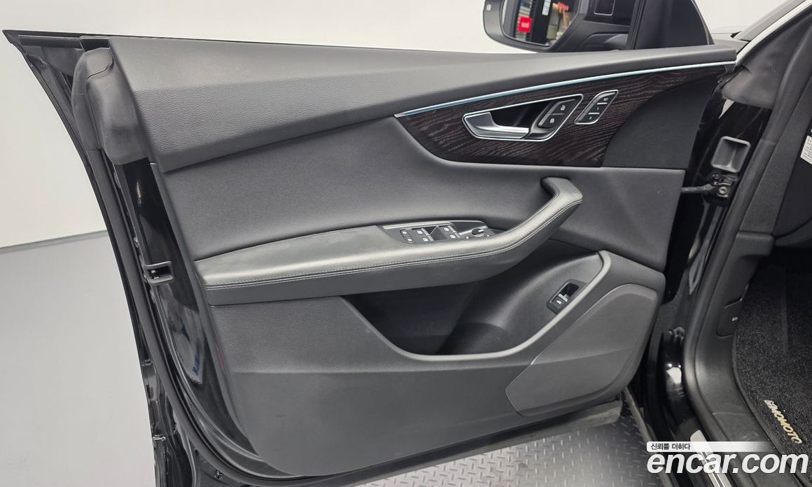 Audi Q8 (4M) фото 24