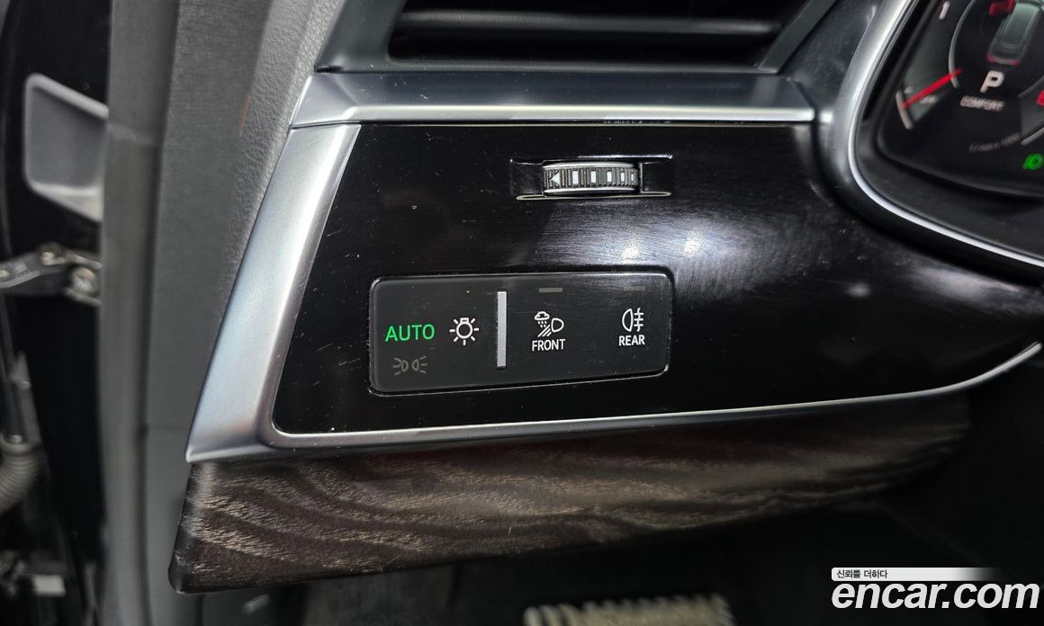 Audi Q8 (4M) фото 29