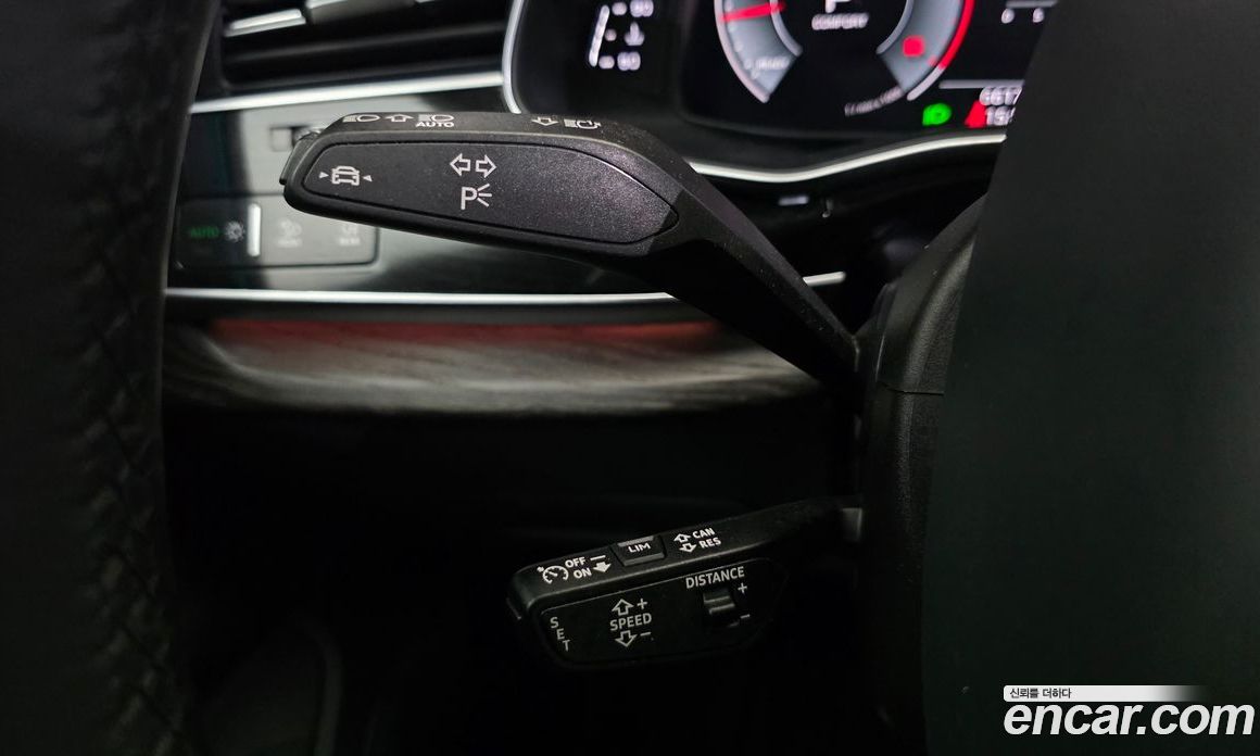 Audi Q8 (4M) фото 33