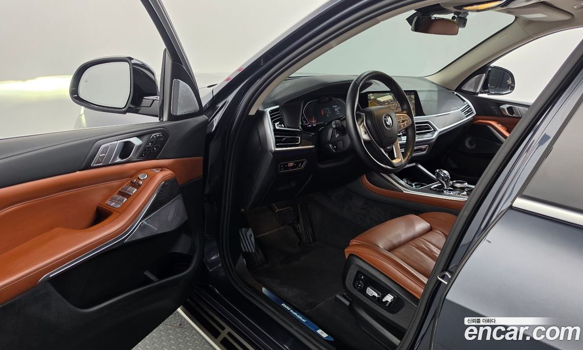 BMW X7 (G07) фото 10