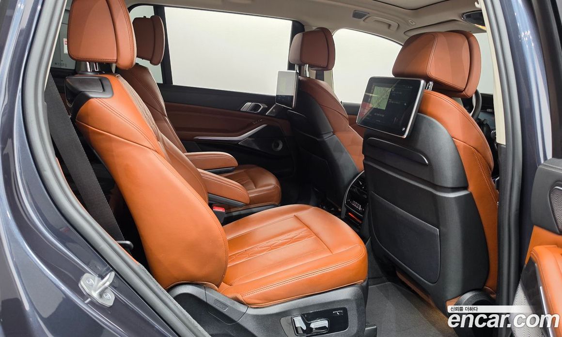 BMW X7 (G07) фото 11