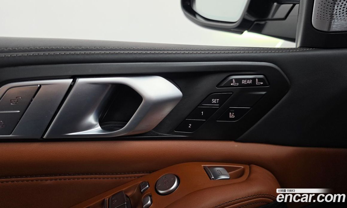 BMW X7 (G07) фото 27