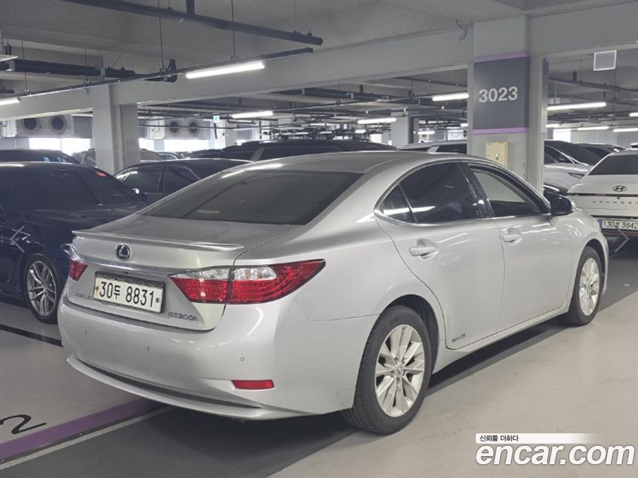 Lexus ES300h фото 3