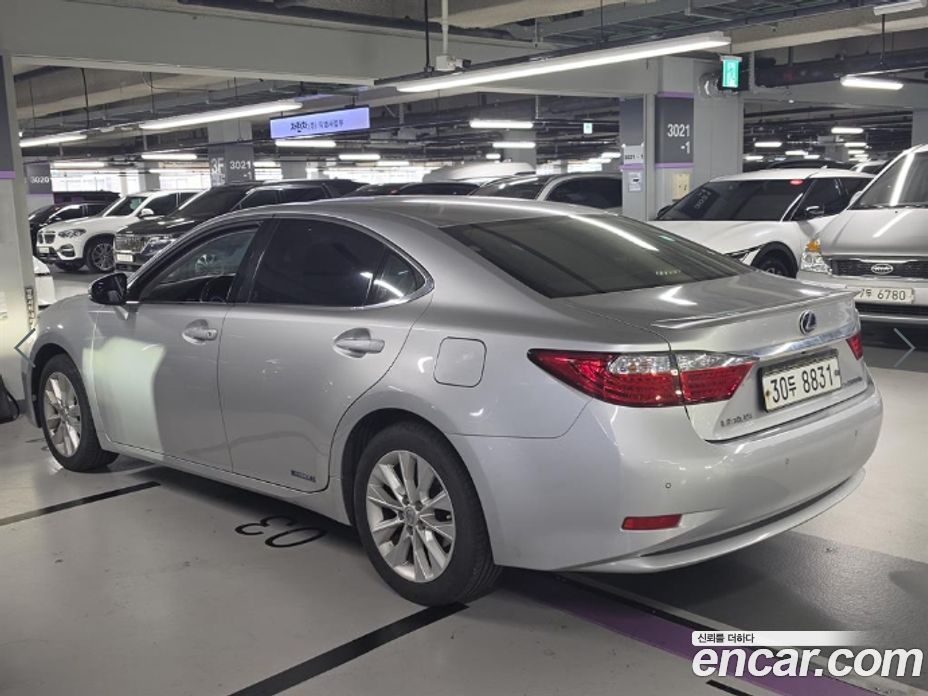 Lexus ES300h фото 4