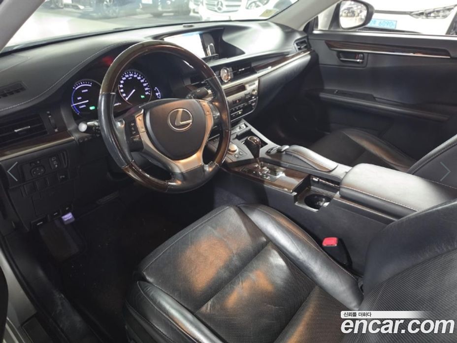 Lexus ES300h фото 5