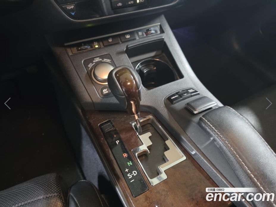 Lexus ES300h фото 8