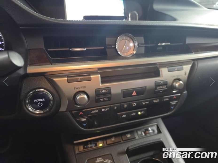 Lexus ES300h фото 9