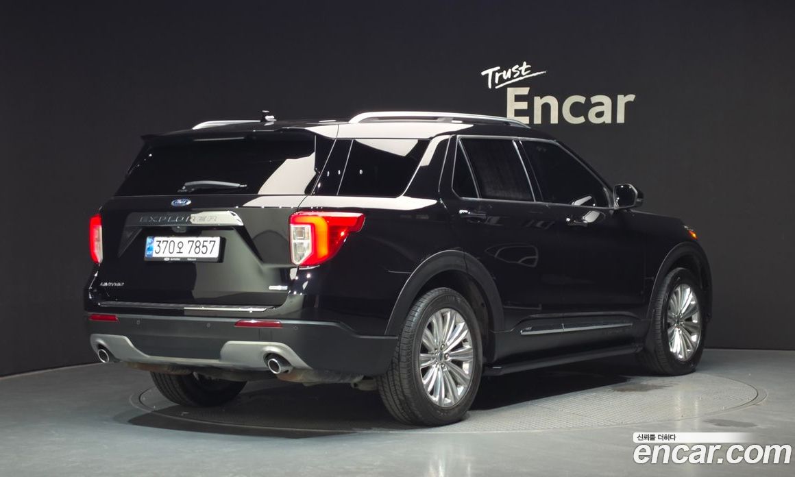 Ford Explorer 6th Gen фото 2