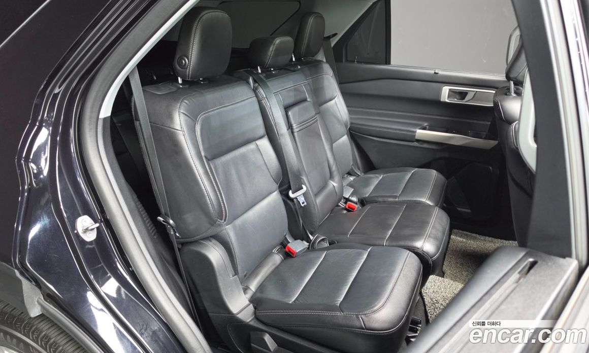 Ford Explorer 6th Gen фото 11