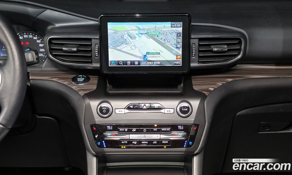Ford Explorer 6th Gen фото 14