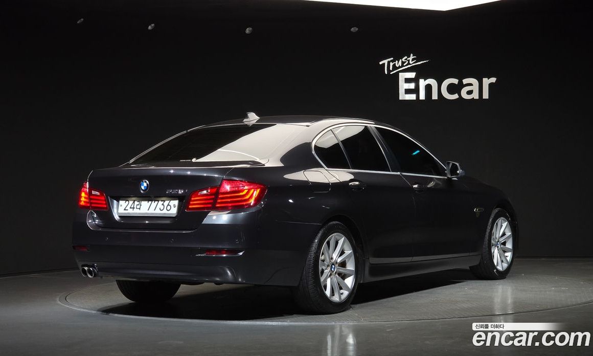 BMW 5-Series (F10) фото 2