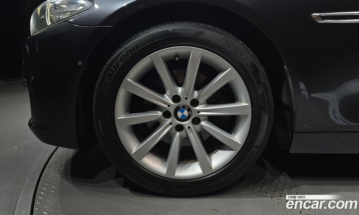 BMW 5-Series (F10) фото 5