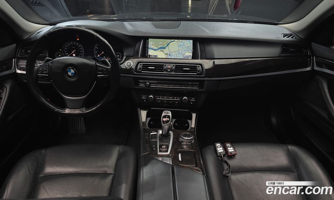 BMW 5-Series (F10) фото 7