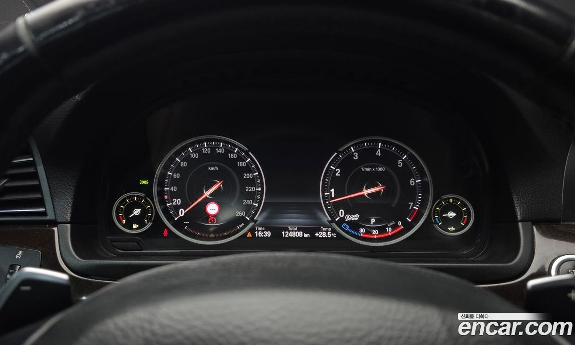 BMW 5-Series (F10) фото 8