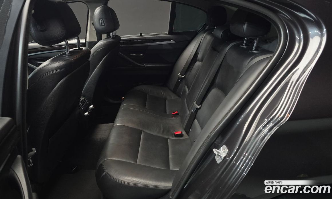 BMW 5-Series (F10) фото 12