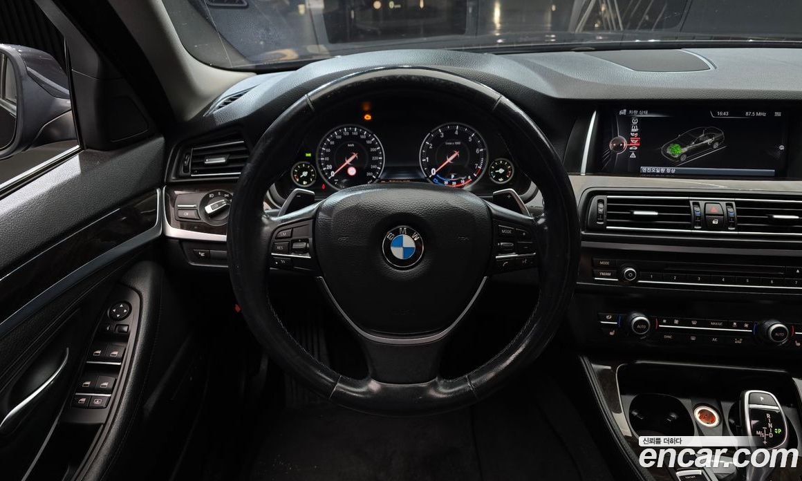 BMW 5-Series (F10) фото 13