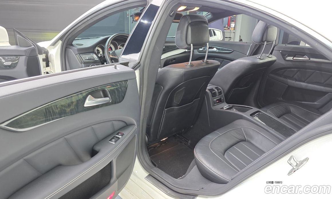 Mercedes-Benz CLS-Class W218 фото 11