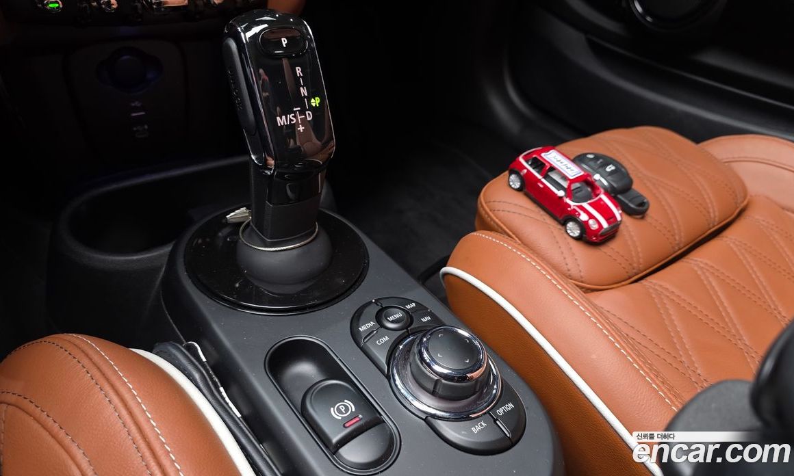 Mini Cooper Convertible S фото 9