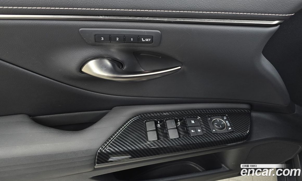 Lexus ES300h 7th Gen фото 17