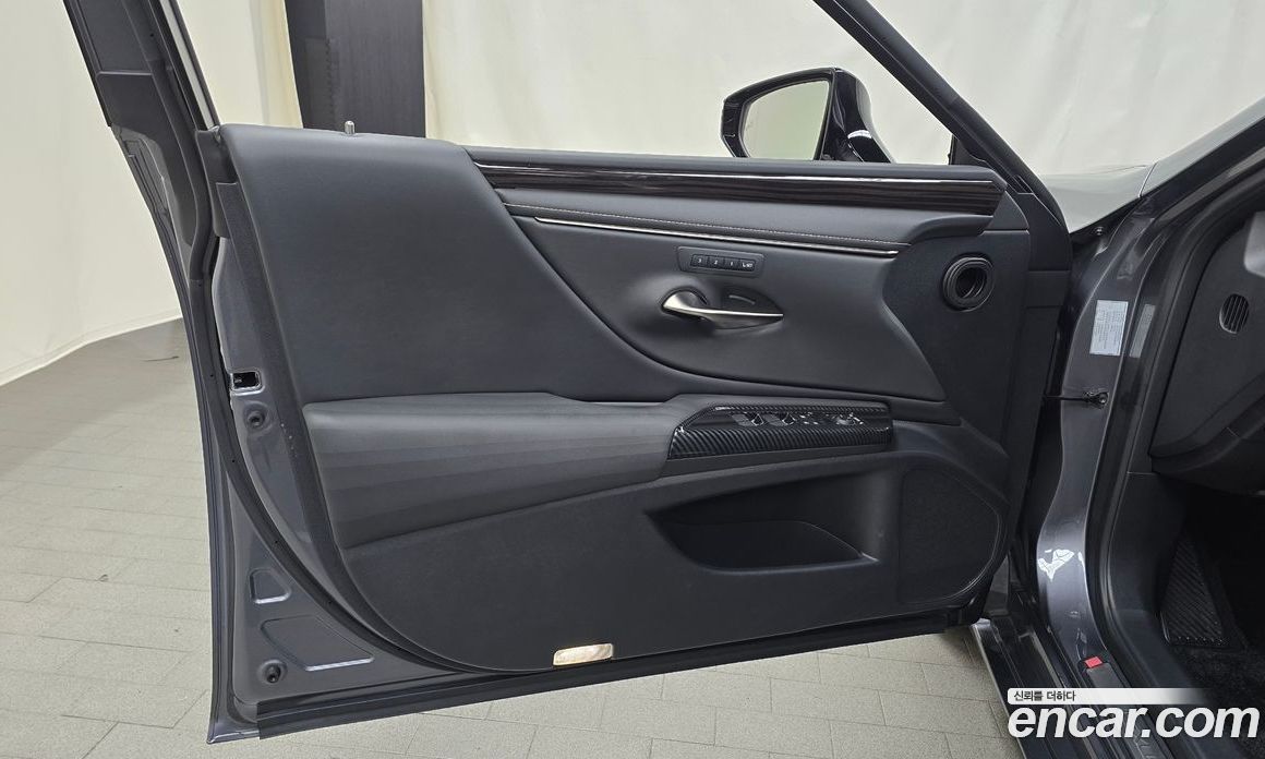 Lexus ES300h 7th Gen фото 24