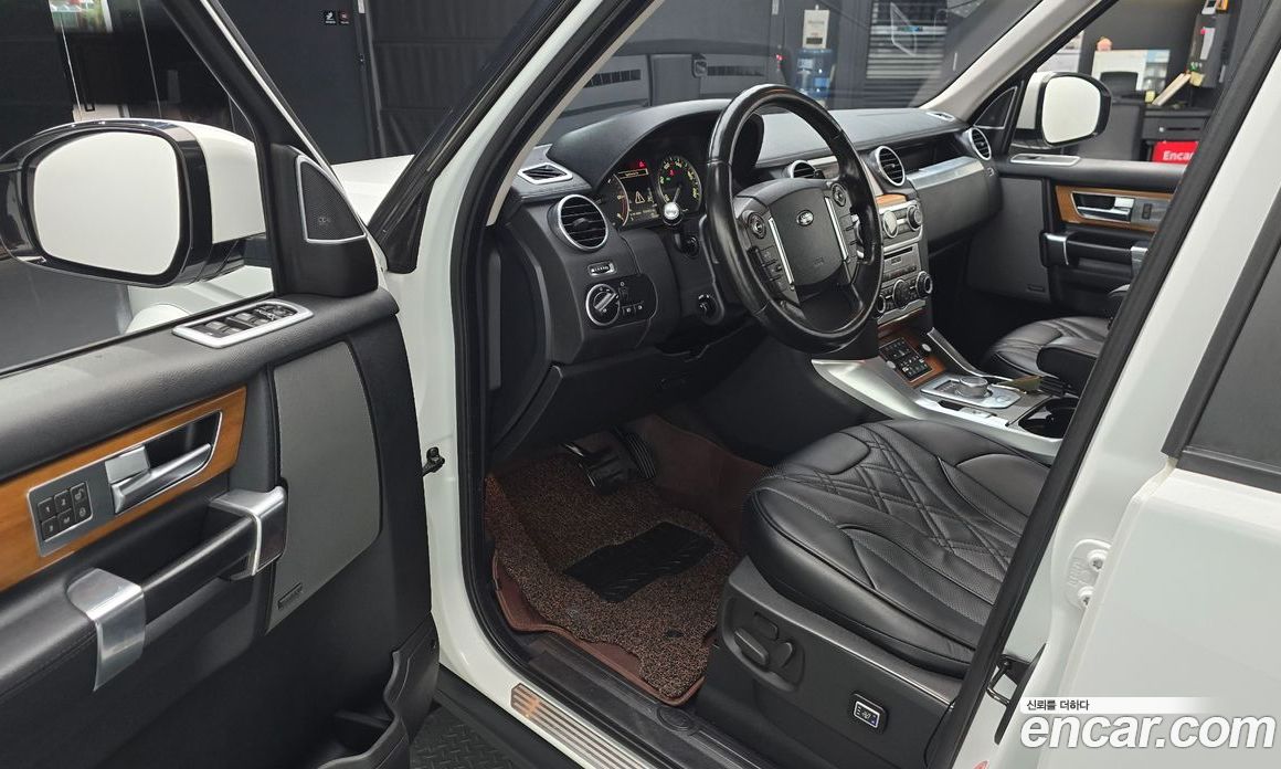 Land Rover Discovery 4 фото 10