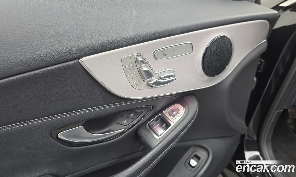 Mercedes-Benz C-Class W205 фото 30