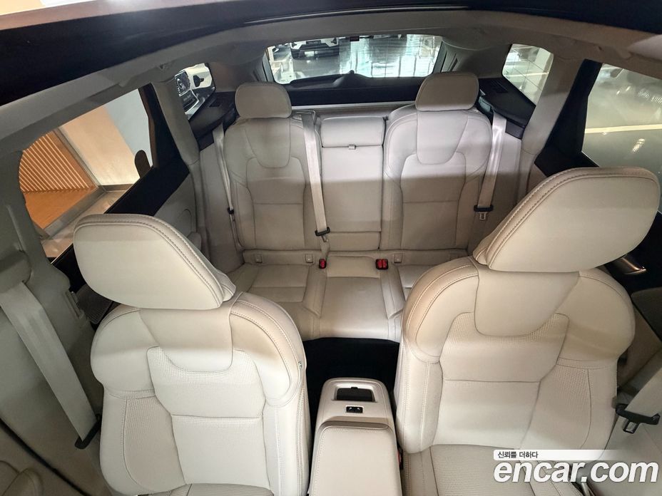 Volvo XC60 2nd Gen фото 17